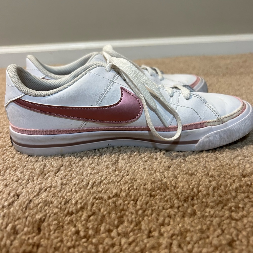 Nike Legacy GS ‘White Pink Glaze’ Size: 5Y